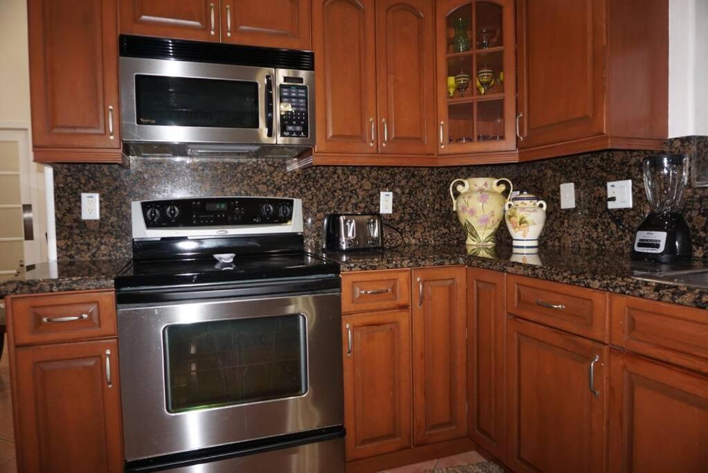 New Luxury Vacation Dream Rental- Sleeps 15! Miami Eksteriør billede