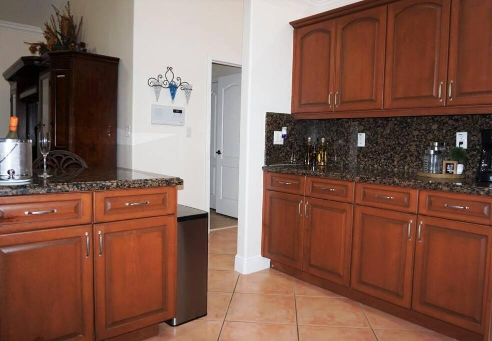 New Luxury Vacation Dream Rental- Sleeps 15! Miami Eksteriør billede