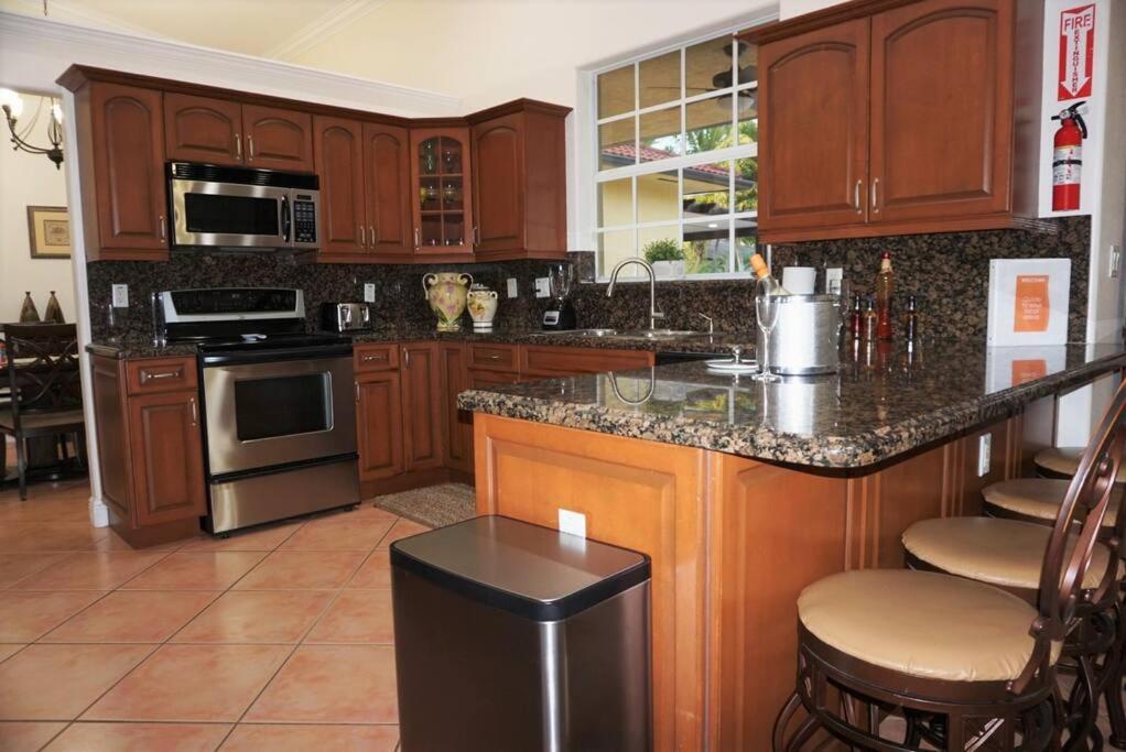 New Luxury Vacation Dream Rental- Sleeps 15! Miami Eksteriør billede